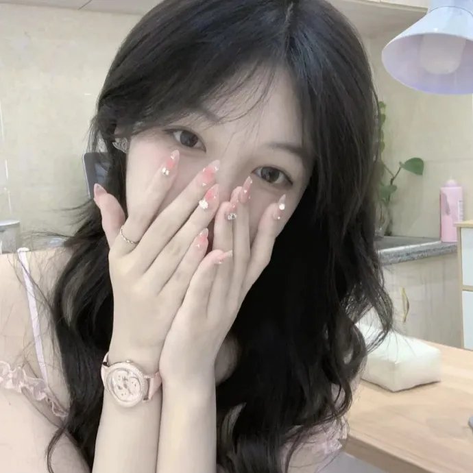 春泥溅花红